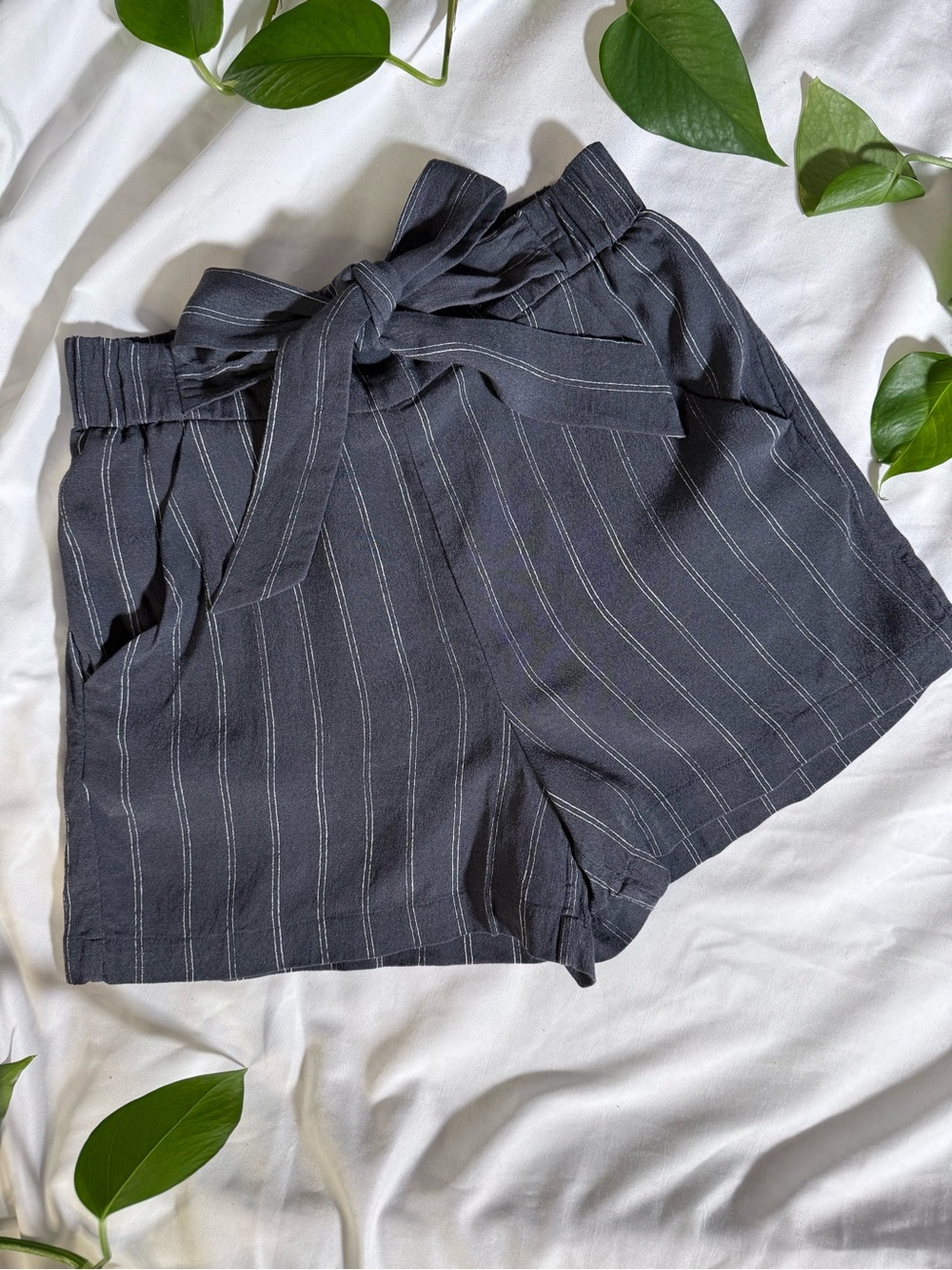 Wilfred Charcoal Pinstripe Gray Paperbag Waist Bow Shorts | Size S